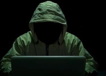 Com golpes online e até invasão de casas, ladrões de criptomoedas roubam US$ 700 milhões em explosão de roubos