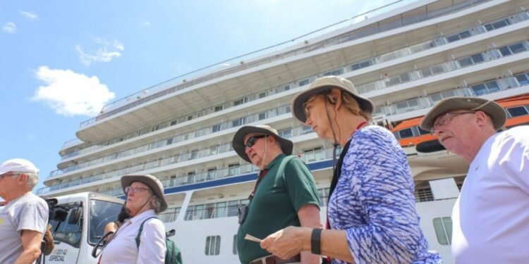 Turismo do Amazonas lidera crescimento nacional em 2025, aponta IBGE